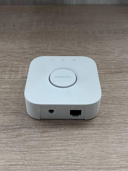 Центральный модуль управления умным освещением Philips Hue Bridge 10001659 фото