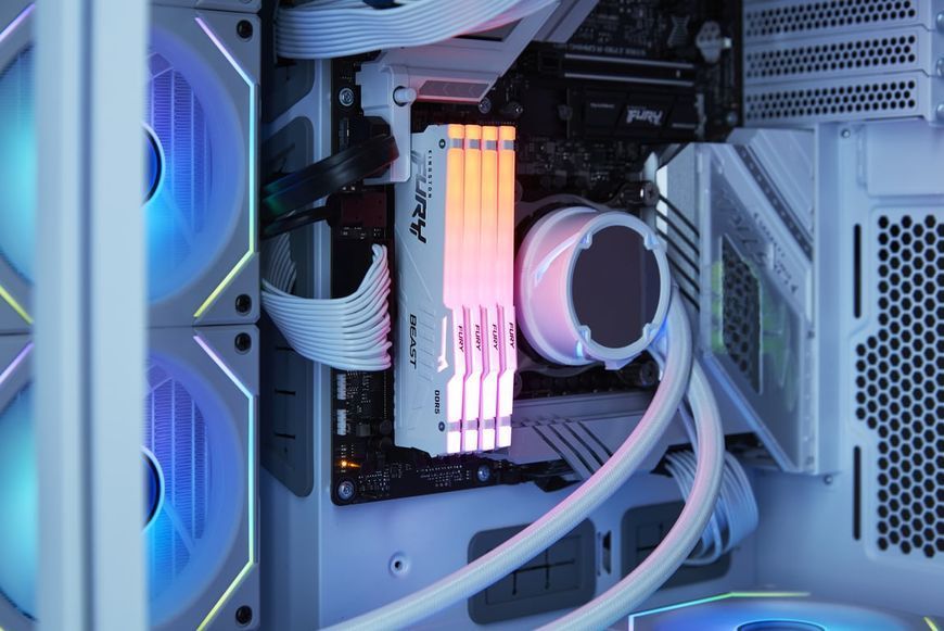 Память для настольных компьютеров Kingston FURY 16 GB DDR5 6000 MHz Beast RGB EXPO White (KF560C36BWEA-16) 478518 фото