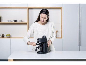 Кавоварка ріжкова еспресо Black+Decker ES9200050B 377087 фото