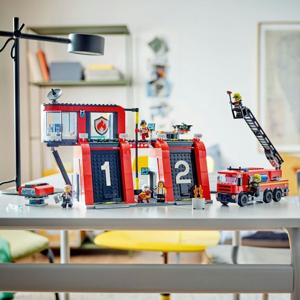 Блочный конструктор LEGO City Пожарное депо с пожарной машиной (60414) 613916 фото