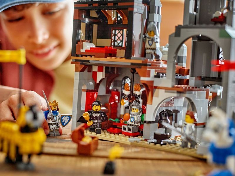 Блочный конструктор LEGO Creator Средневековый замок с рыцарем на коне (31168) 613375ua фото