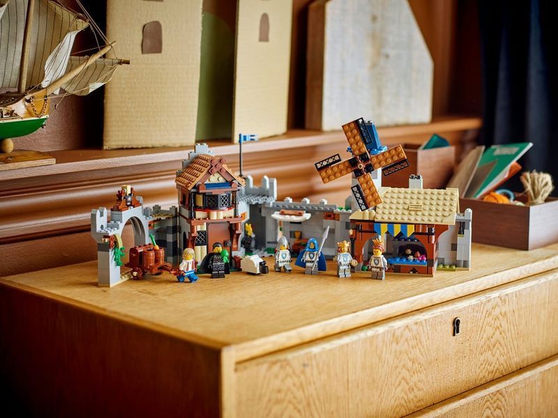 Блочный конструктор LEGO Creator Средневековый замок с рыцарем на коне (31168) 613375ua фото